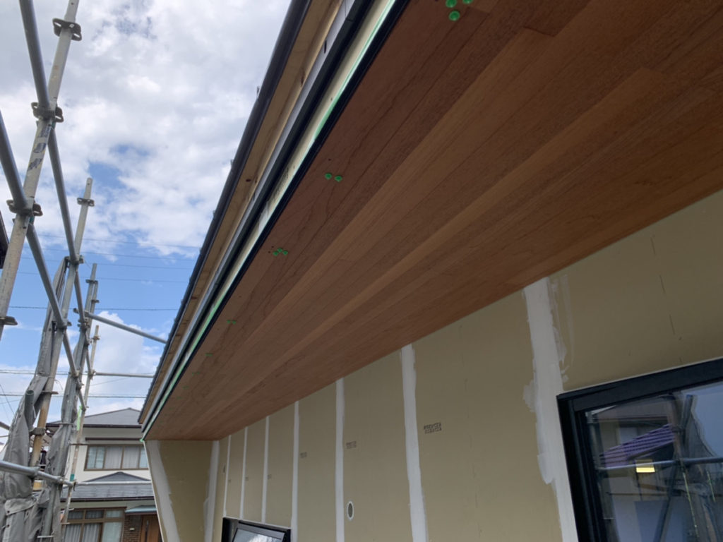 F様邸新築工事は軒天の工事をしています! | anchorhomedesign-アンカーホームデザイン-