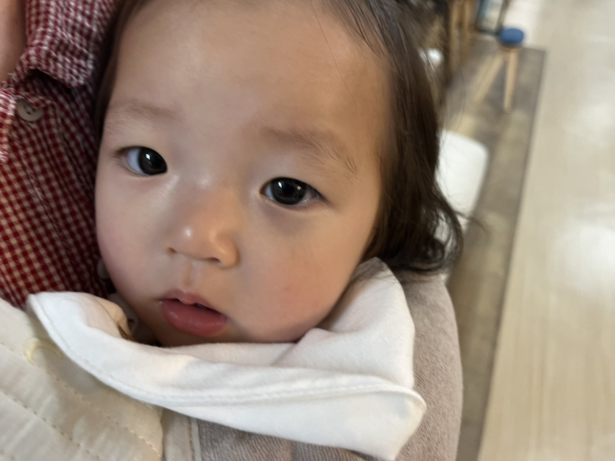 家具の丸三さんへのショールーム同行を一緒に楽しんでくれた、YN様ご家族の可愛いお子様のアップ写真